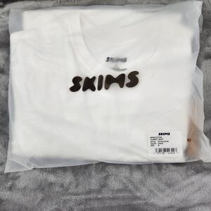 SKIMS Men's Medium White Chalk Cotton Classic T-Shirt NWT $44